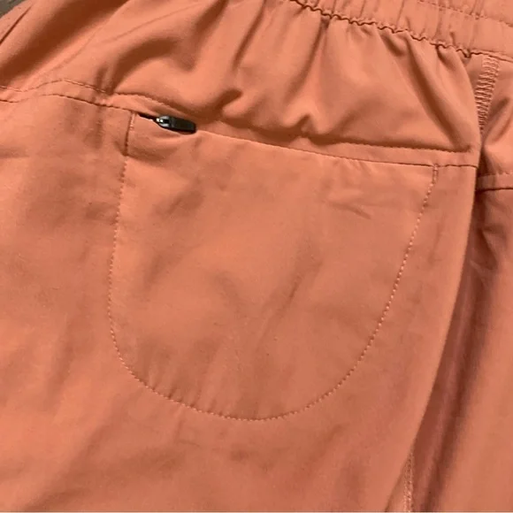 Vuori Womens athletic Dash shorts pockets S - Picture 4 of 8